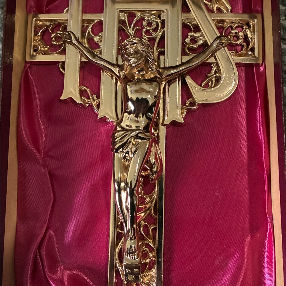 Vintage NOS Gold Tone IHS INRI Filigree Crucifix Wall Hanging in Original Box - Picture 4 of 6